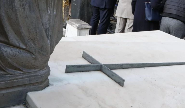 Σπάρτη: Νεκρός 38χρονος – Αυτοπυροβολήθηκε στο κεφάλι πάνω από τον τάφο του φίλου του